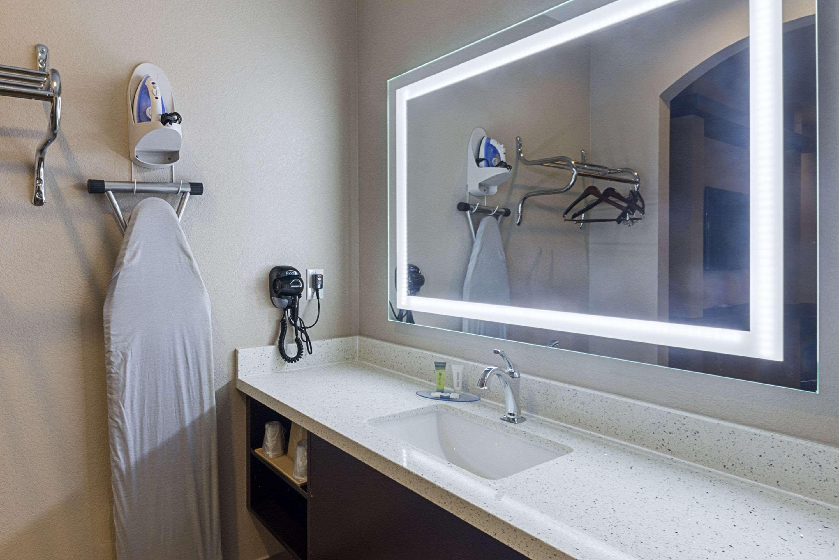 Econo Lodge Inn & Suites Houston Nw-Cy-Fair Jersey Village Екстериор снимка