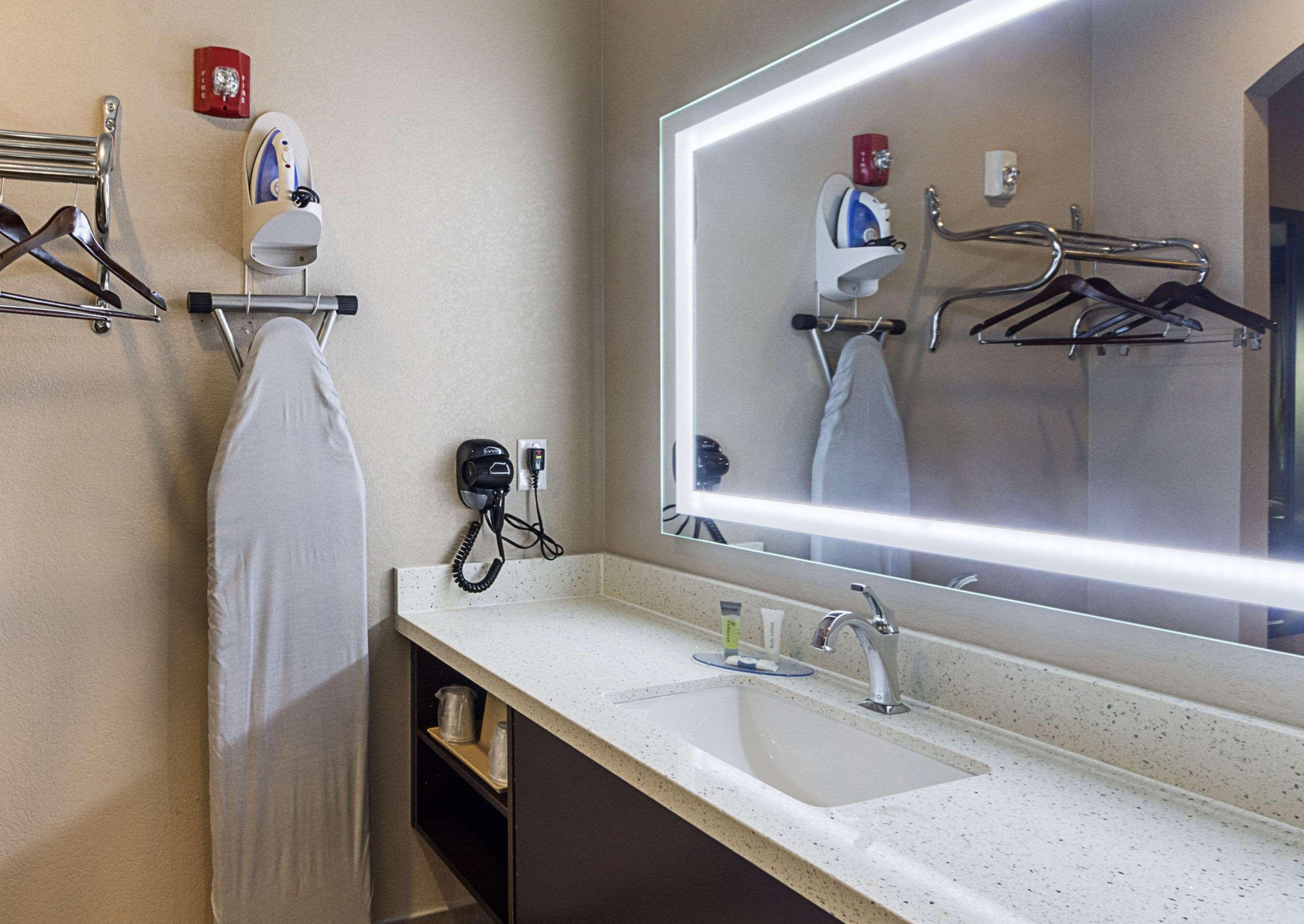Econo Lodge Inn & Suites Houston Nw-Cy-Fair Jersey Village Екстериор снимка