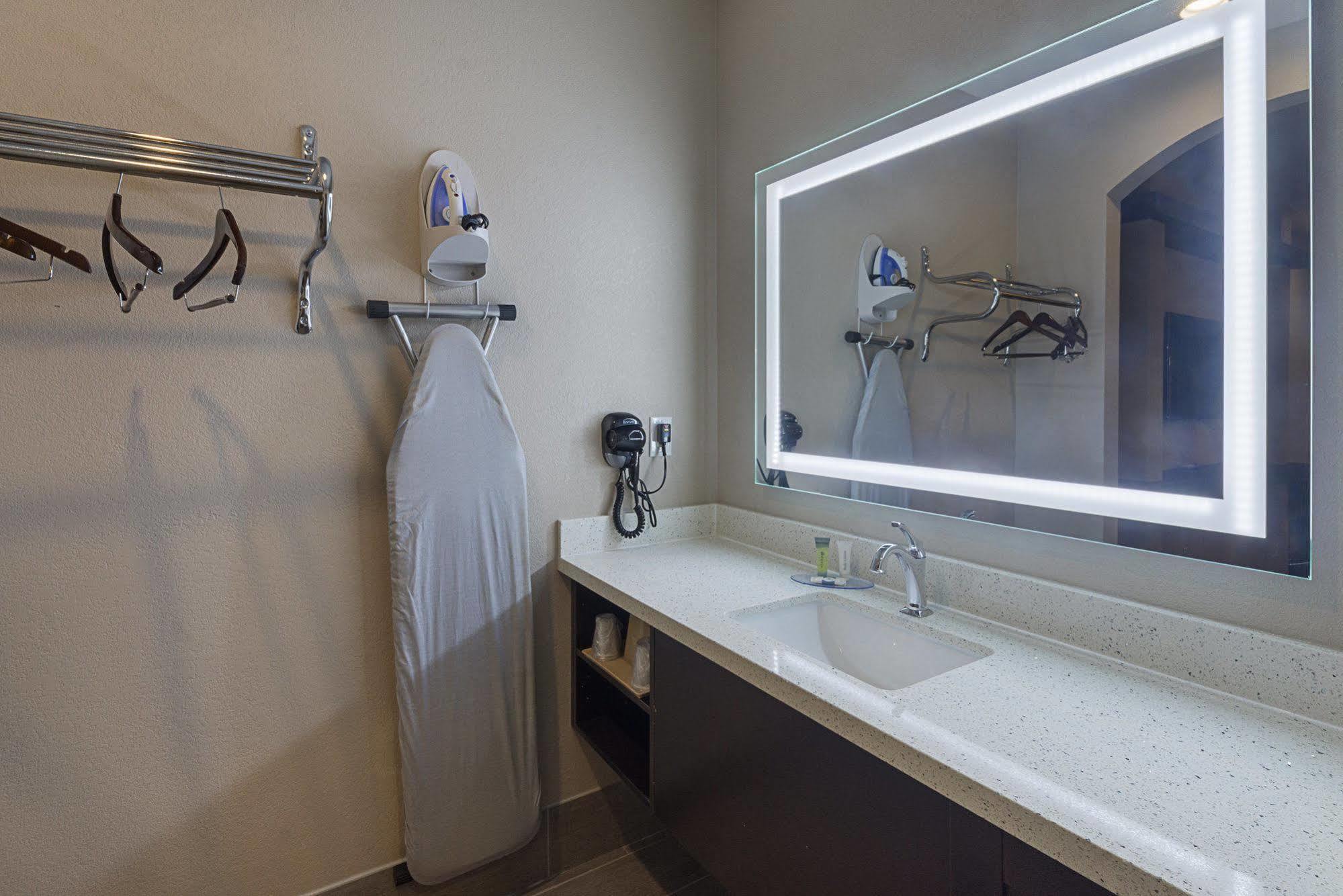 Econo Lodge Inn & Suites Houston Nw-Cy-Fair Jersey Village Екстериор снимка