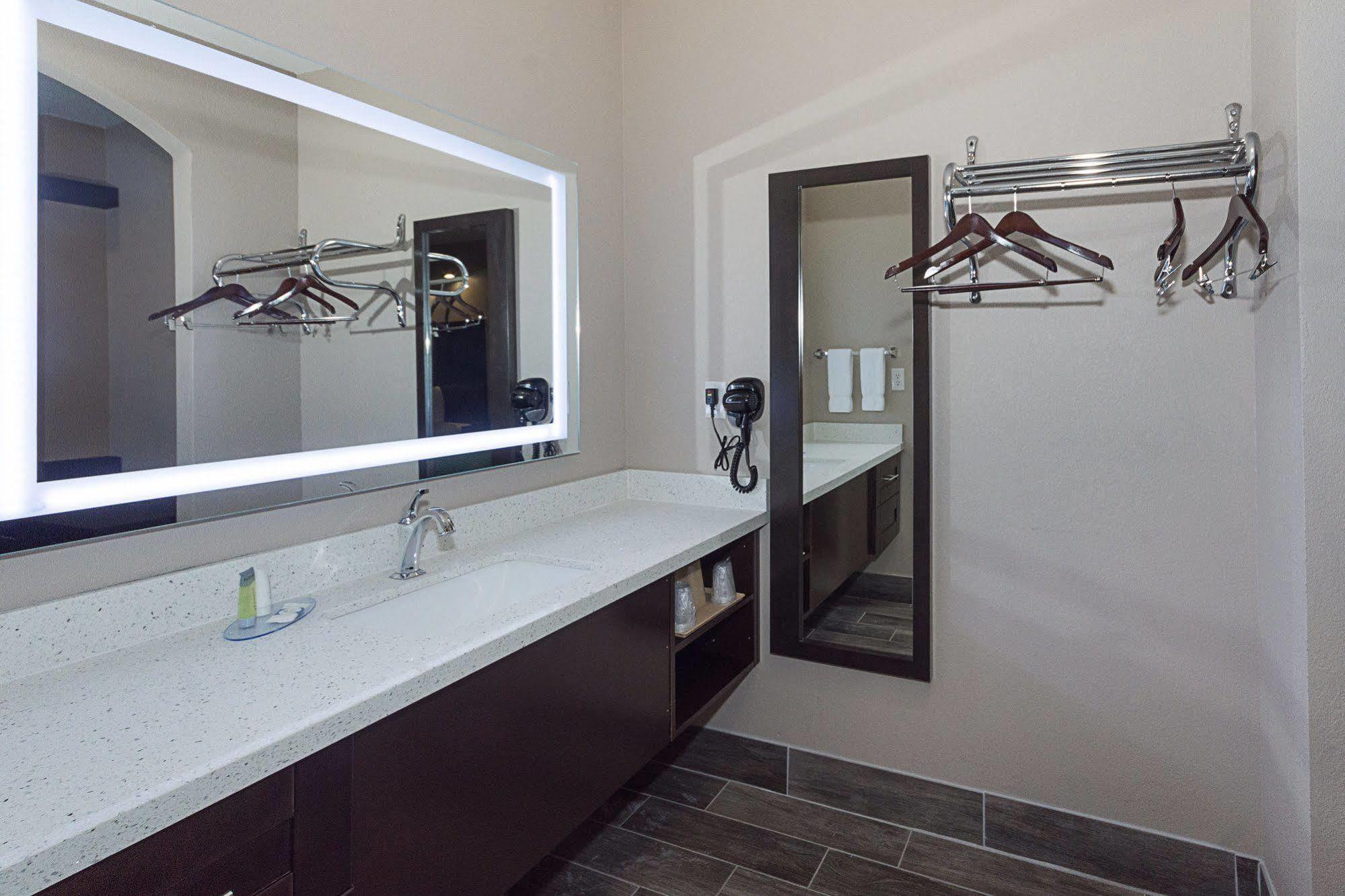 Econo Lodge Inn & Suites Houston Nw-Cy-Fair Jersey Village Екстериор снимка